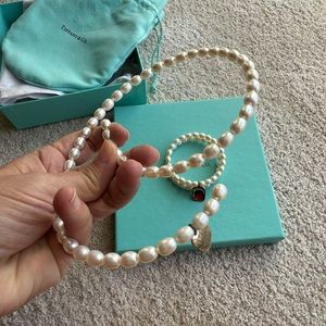 Tiffany matching pearl choker necklace and bracelet